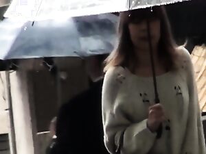 Fanget på kamera, lindrer en japansk pige sig selv, bliver så overrasket af sin kæreste og får en overraskelse anal fucking