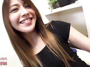 Ran, uma beleza asiática sedutora, expõe tudo neste vídeo tentador.