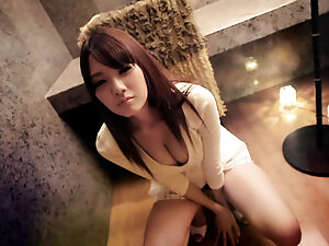 Kecantikan Asia yang sensual membagikan momen intimnya dalam video panas untuk kepuasan Anda.