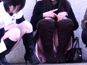 Những cô gái Nhật Bản khiêu gợi và làm hài lòng trong giày cao gót, thỏa mãn trong tình dục hoang dã và đam mê.