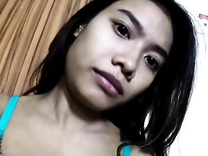 Newbie solo performer flaunts her gut and pleasures herself in a steamy video.