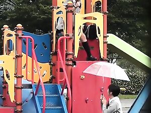 Japońskie nastolatki eksplorują swoją dziką stronę z doświadczonymi mamuśkami w gorącym i wyraźnym spotkaniu.